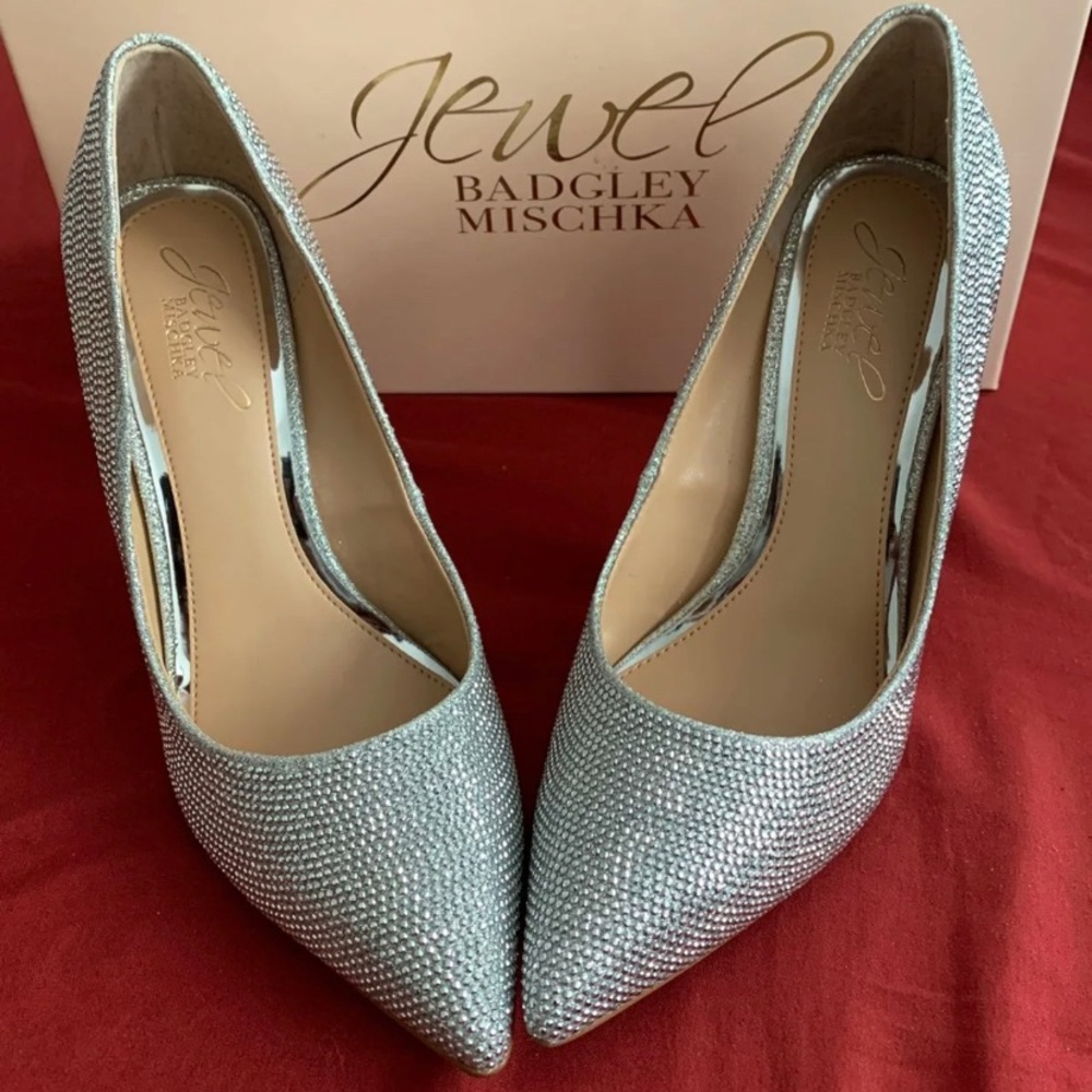 Jewel Badgley Mischka Rumor 2 Pumps